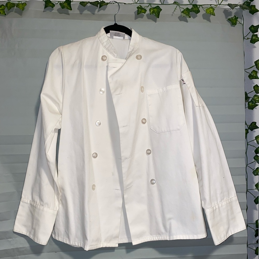 I am selling a chef’s coat.